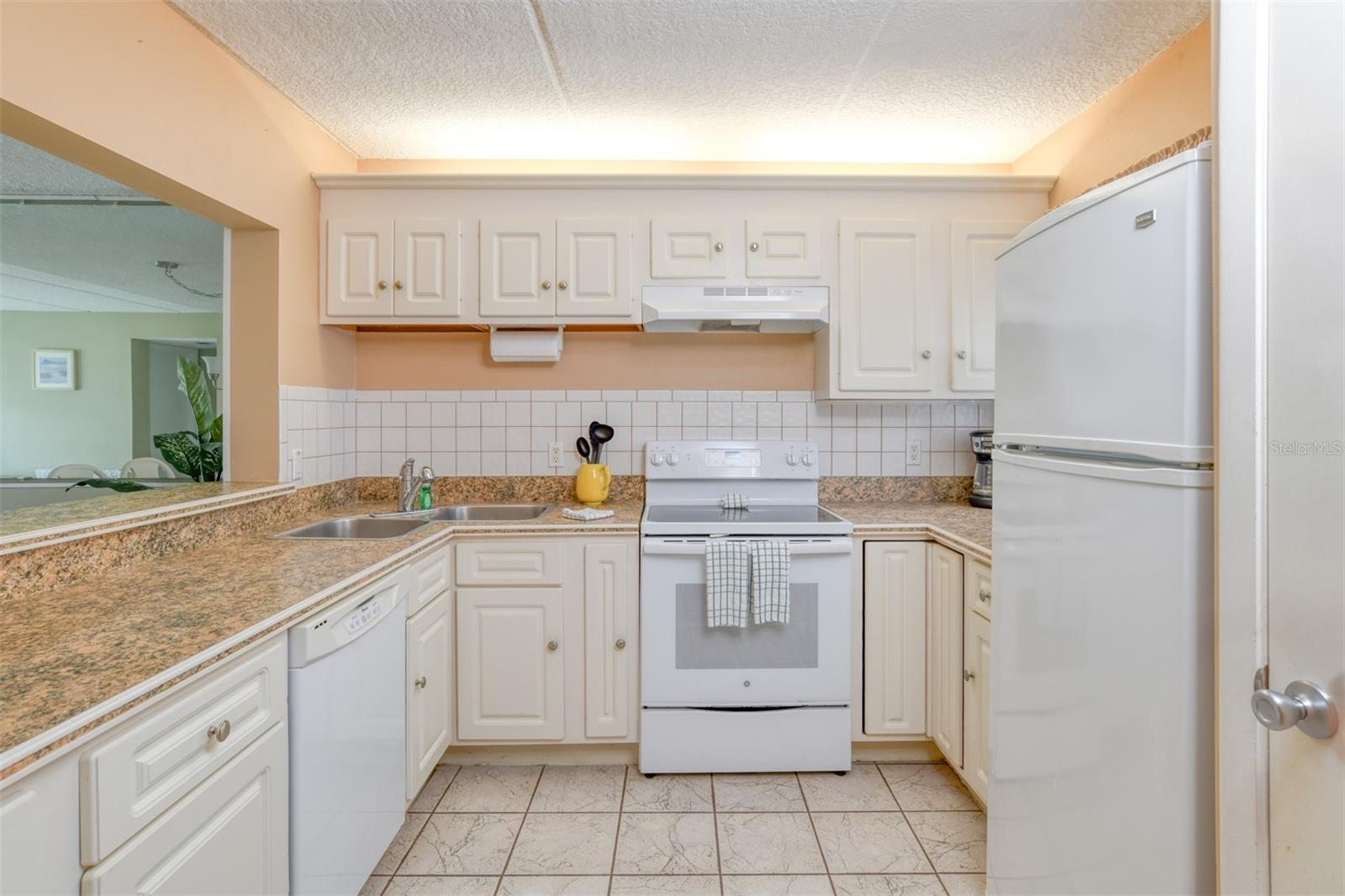 SUMMERHOUSE 02 BCH & RACQUET C - Residential