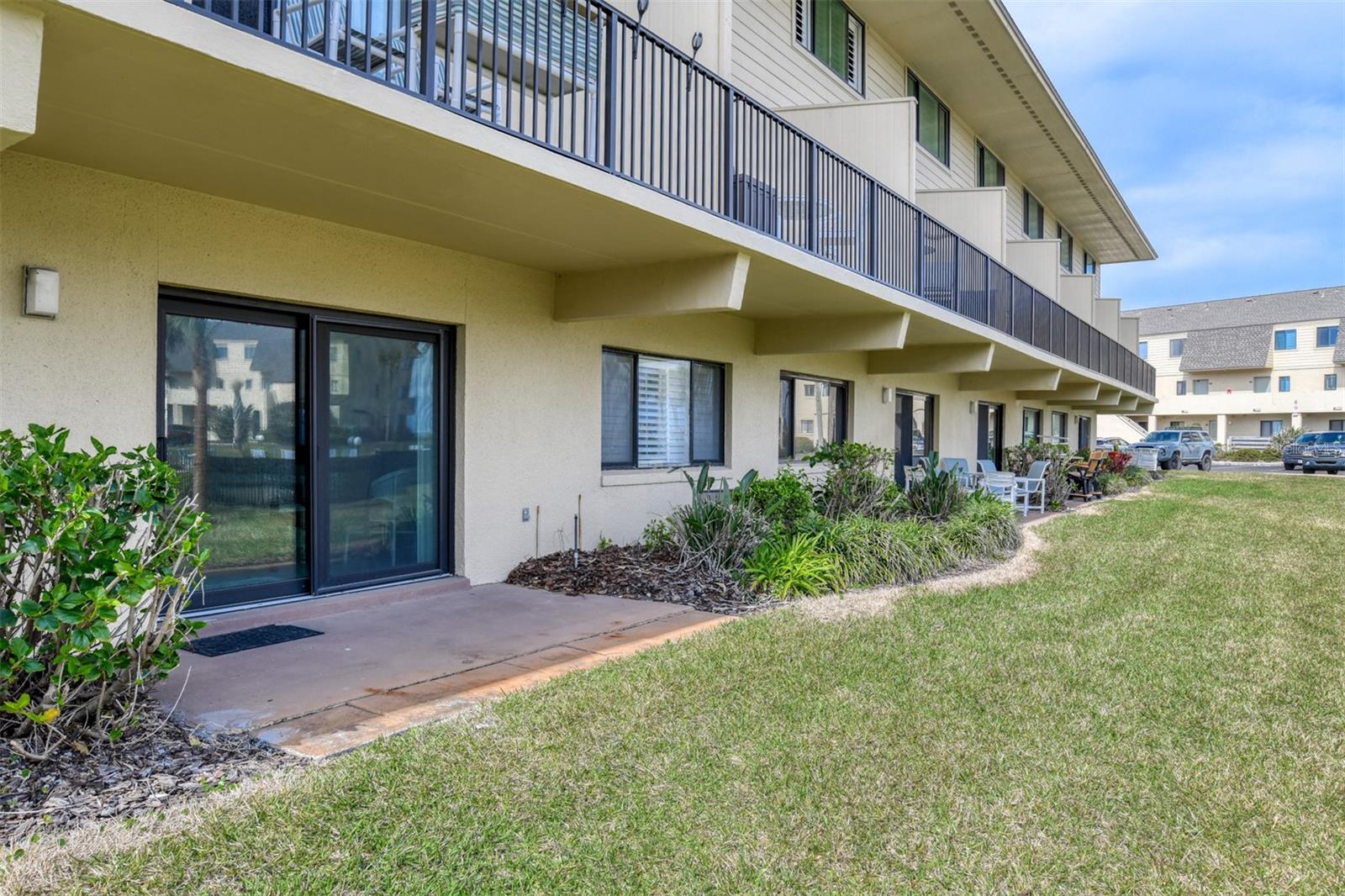 SUMMERHOUSE 02 BCH & RACQUET C - Residential