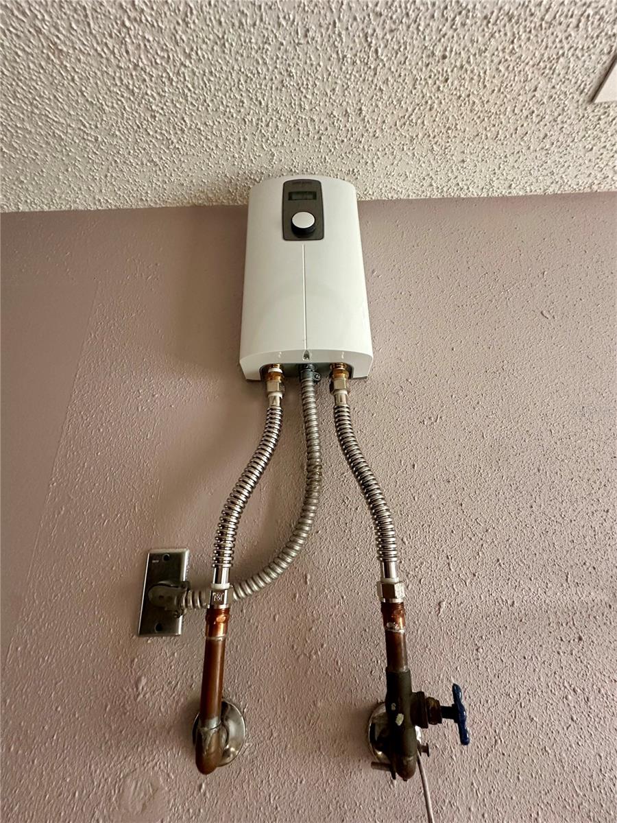 BARTON PARK MANOR UNIT 02 - Residential