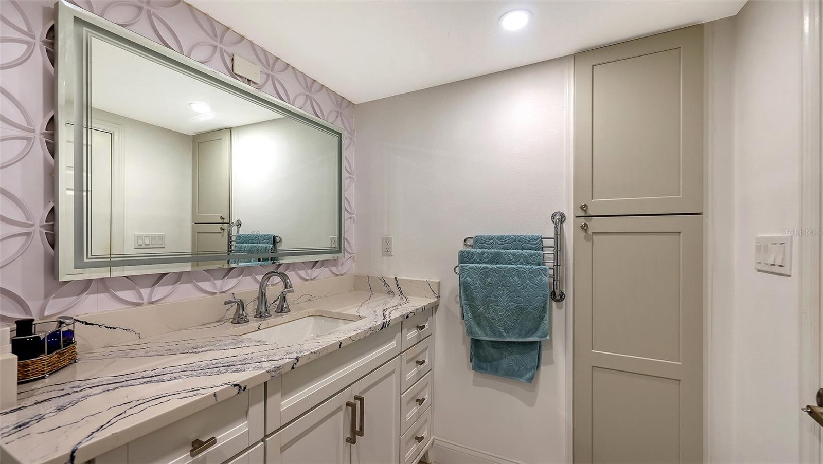 KEY TOWER SOUTH - Residential