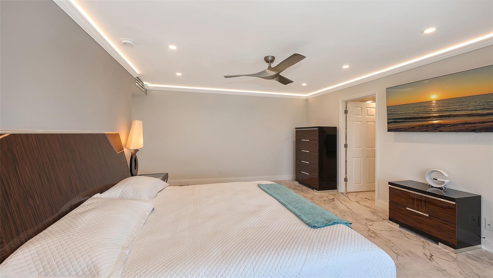 KEY TOWER SOUTH - Residential