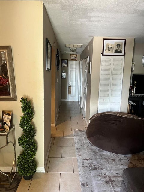 3104 E Chelsea Street, Tampa, FL 33610