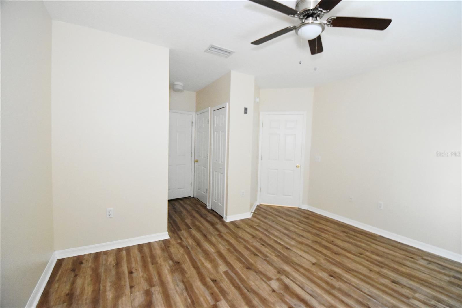 VILLAGES OF BLOOMINGDALE CONDO - Residential