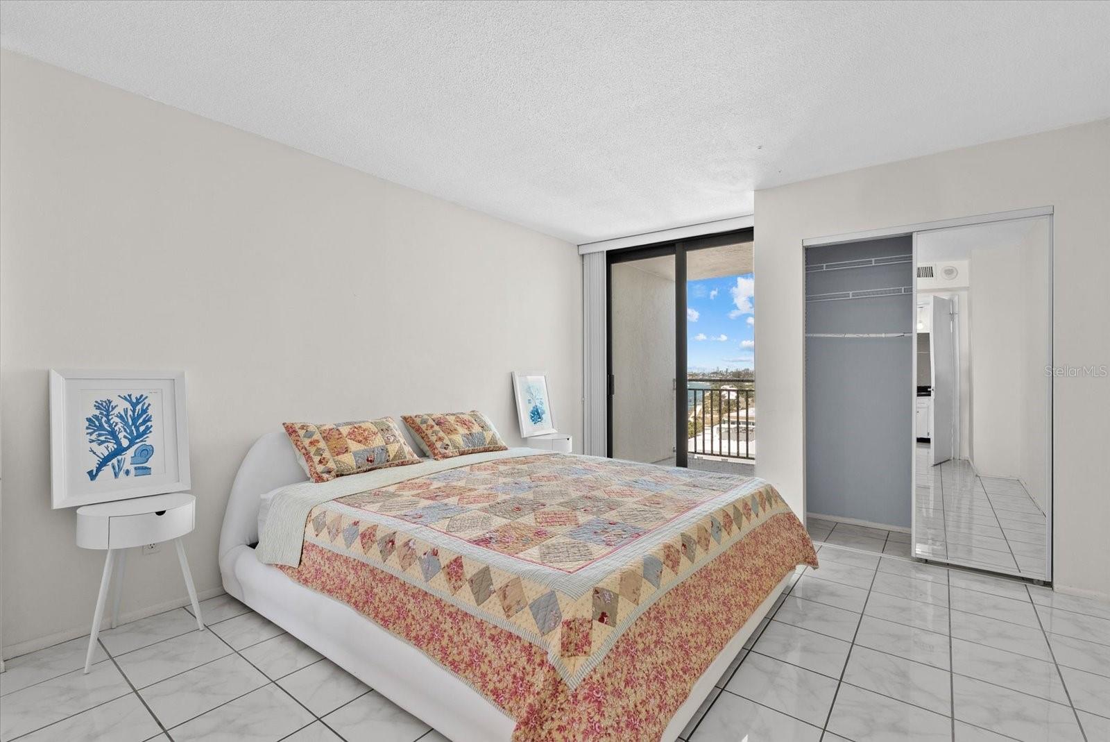 SIESTA TOWERS - Residential