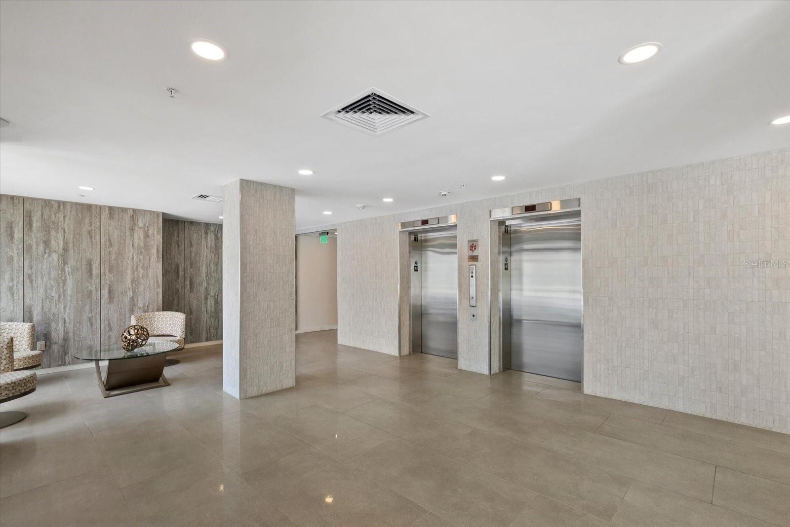 SIESTA TOWERS - Residential