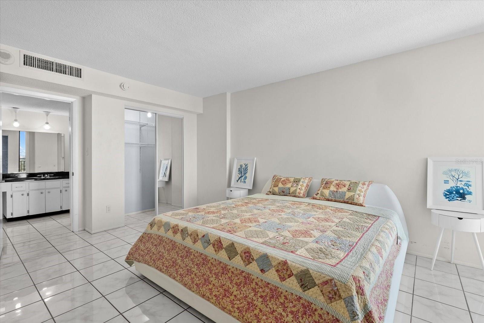 SIESTA TOWERS - Residential