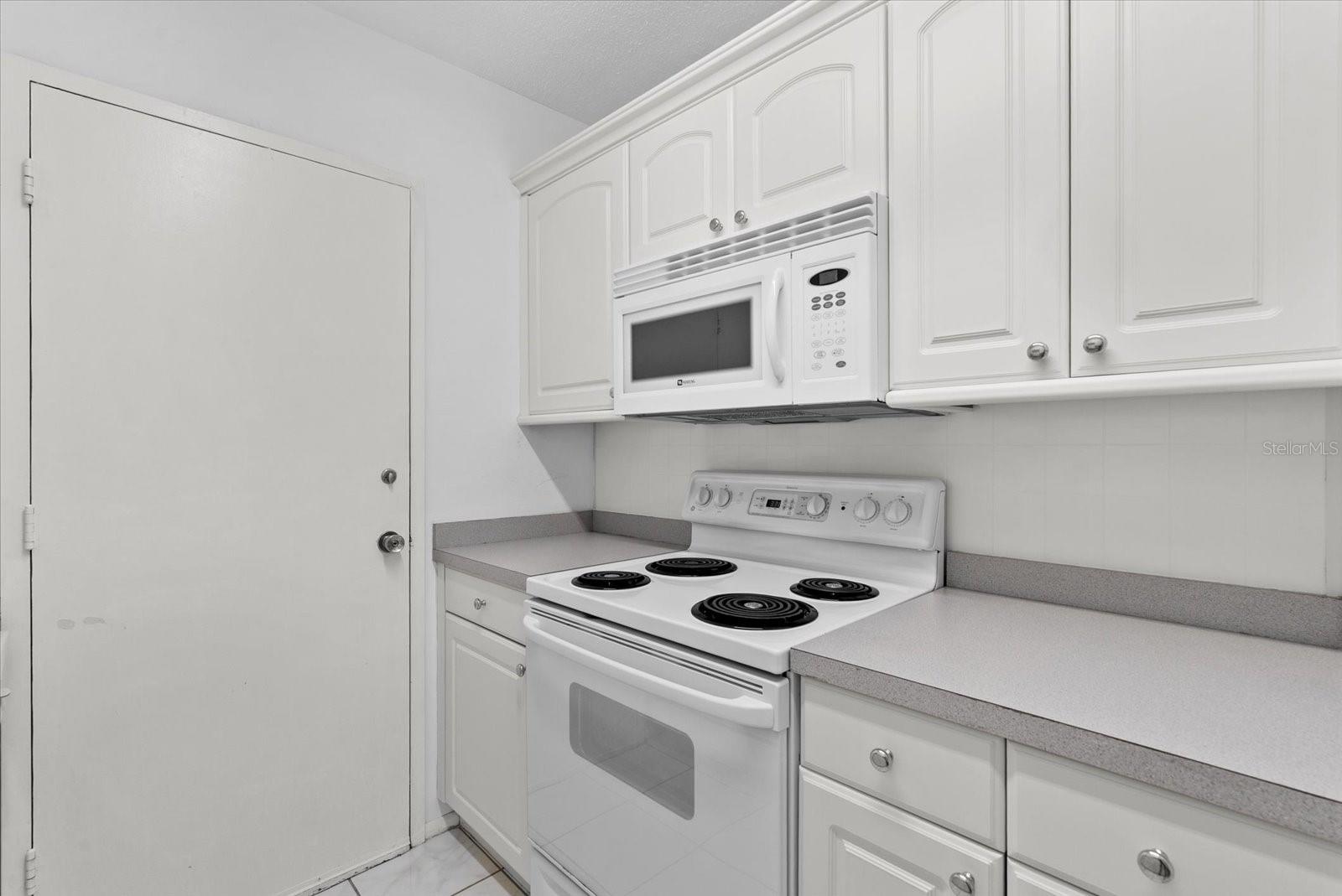 SIESTA TOWERS - Residential