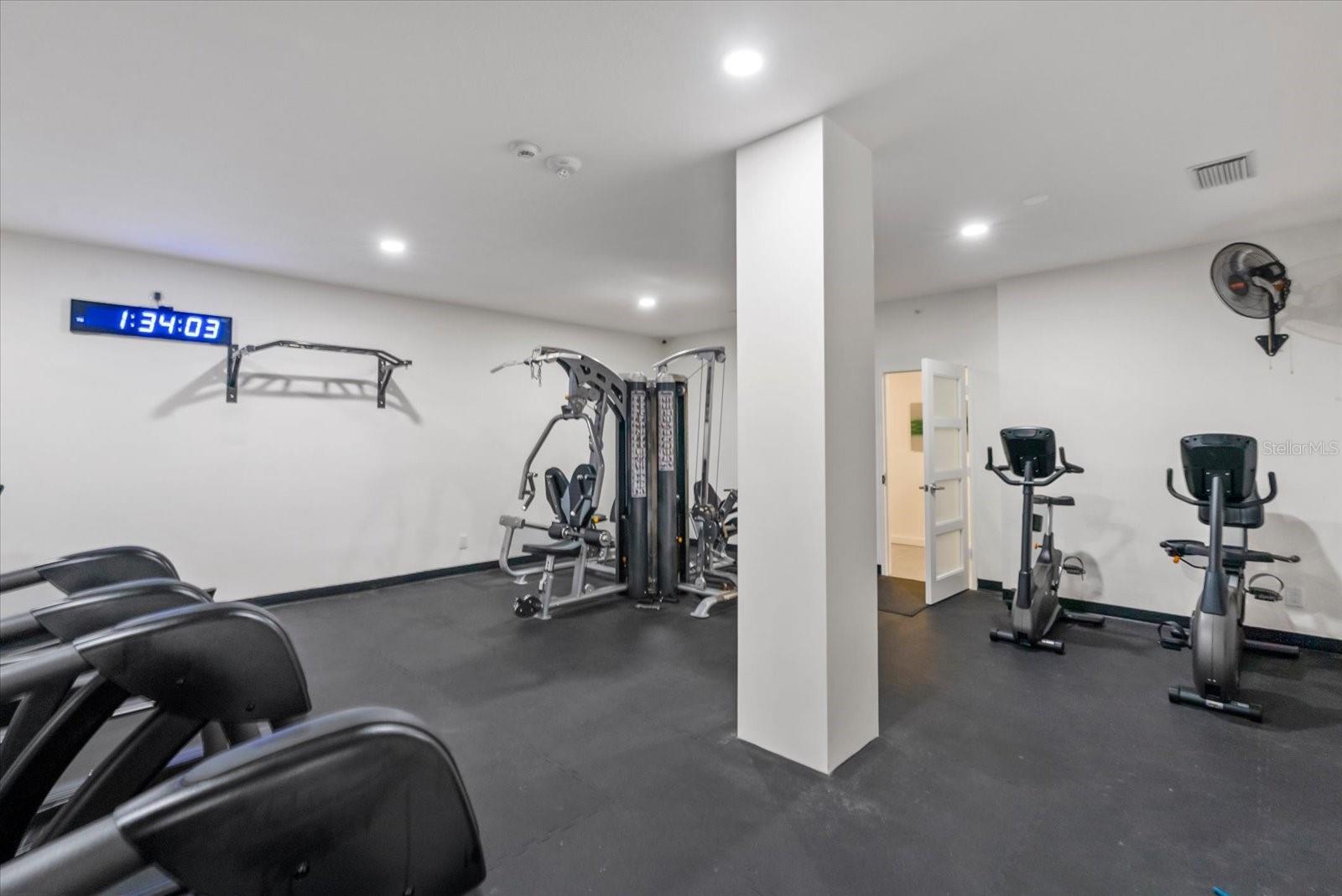 SIESTA TOWERS - Residential