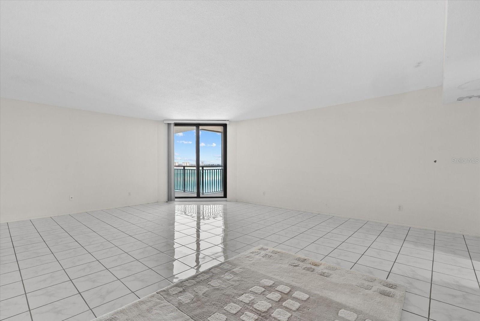 SIESTA TOWERS - Residential