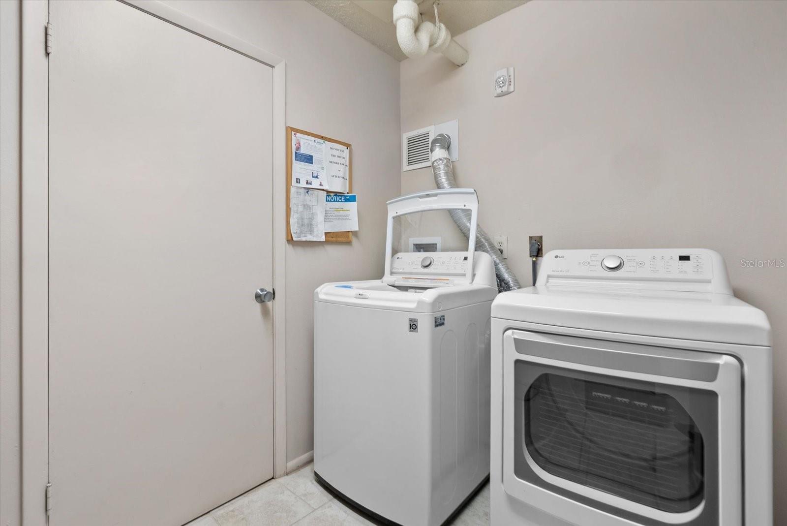 SIESTA TOWERS - Residential