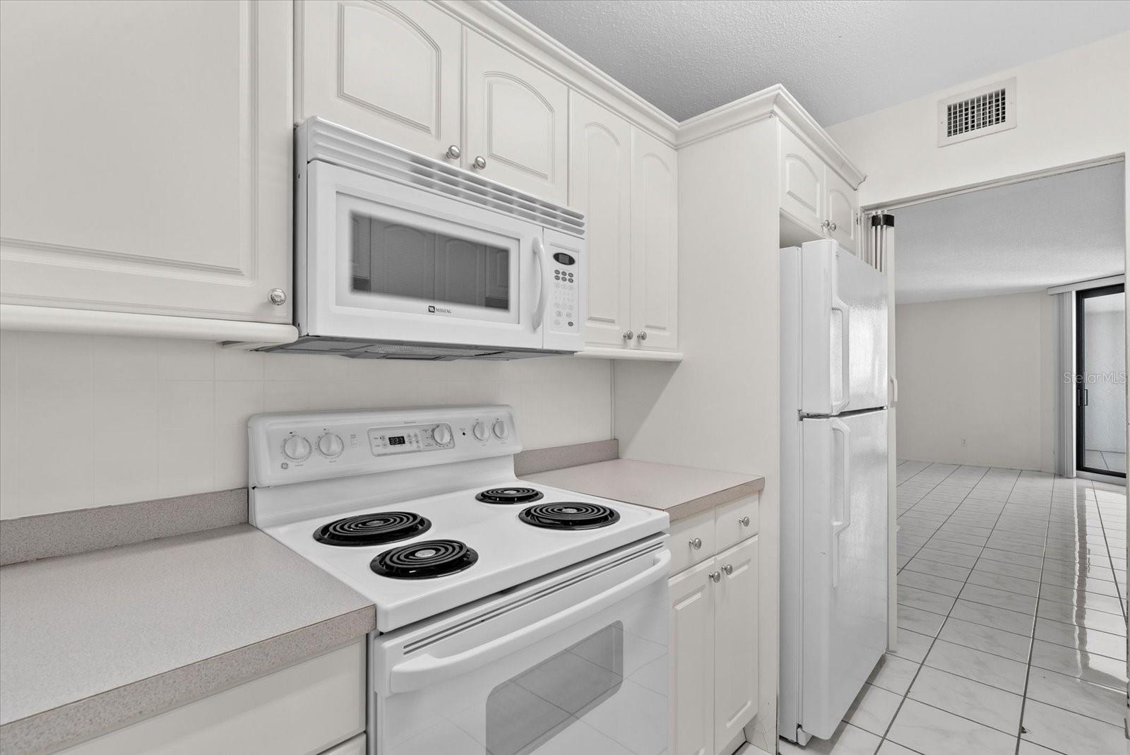 SIESTA TOWERS - Residential