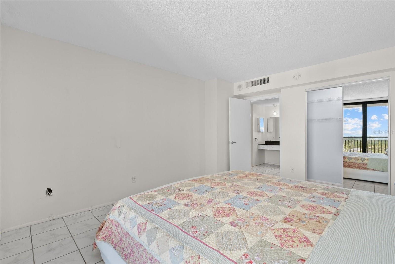 SIESTA TOWERS - Residential