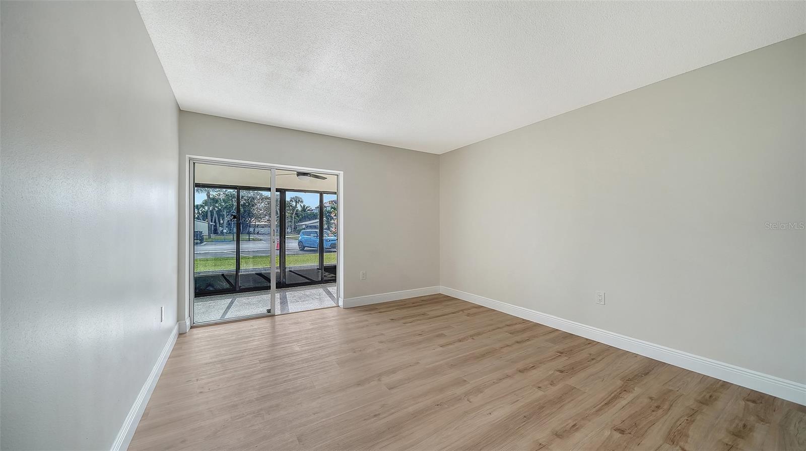 WHISPERING SANDS - Residential