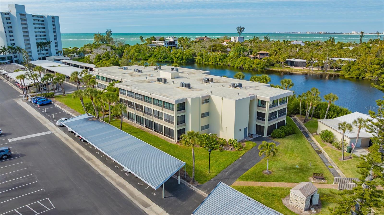 WHISPERING SANDS - Residential