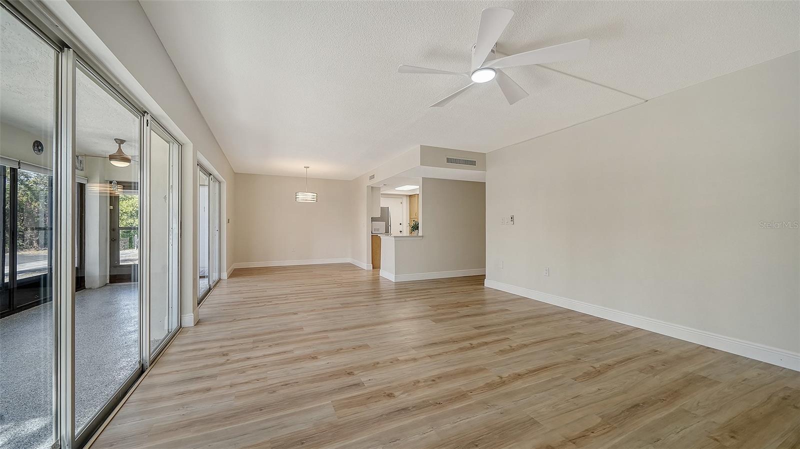 WHISPERING SANDS - Residential