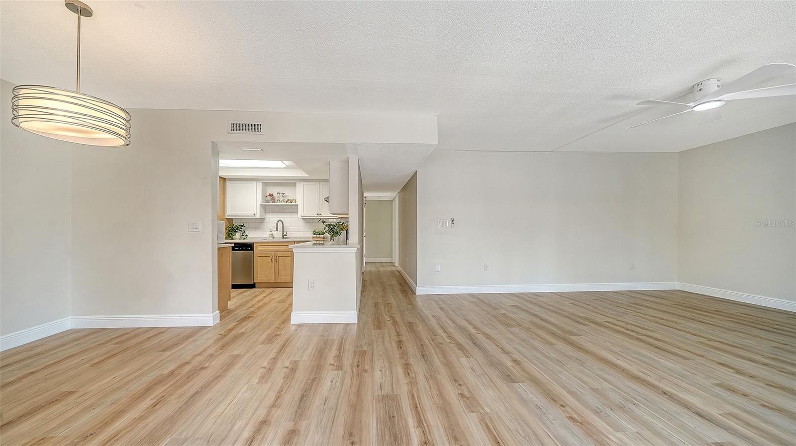 WHISPERING SANDS - Residential