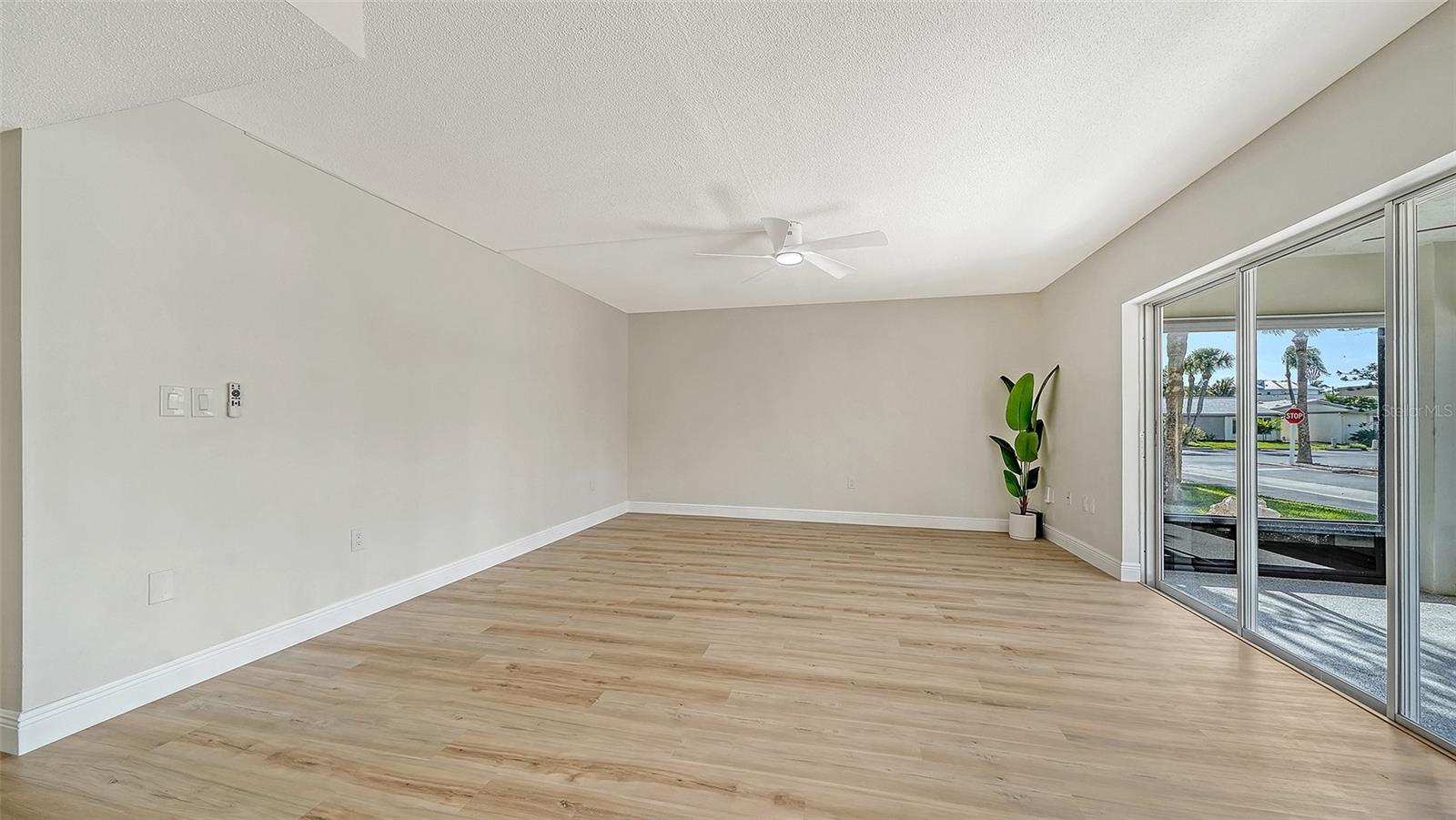 WHISPERING SANDS - Residential