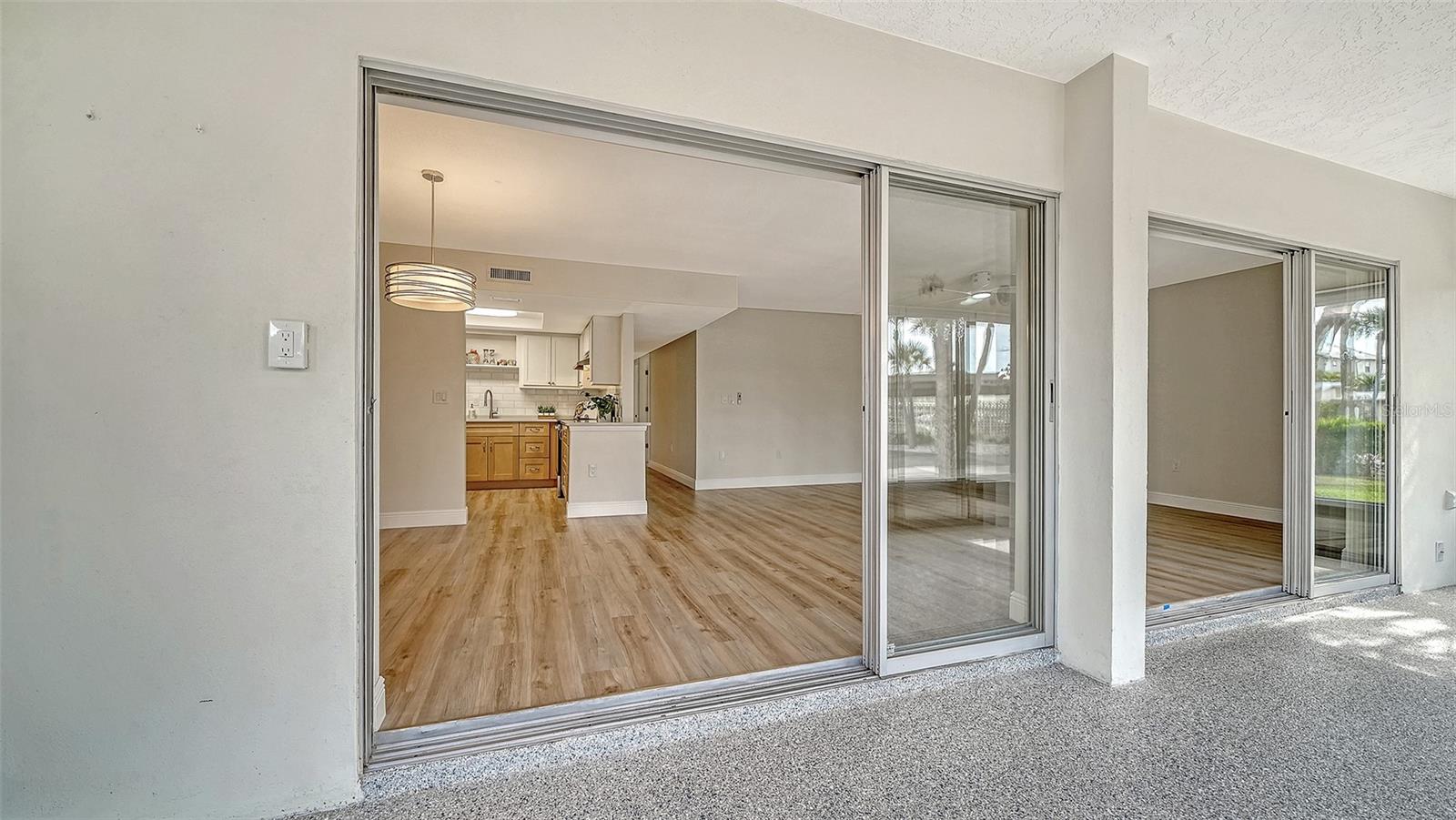 WHISPERING SANDS - Residential