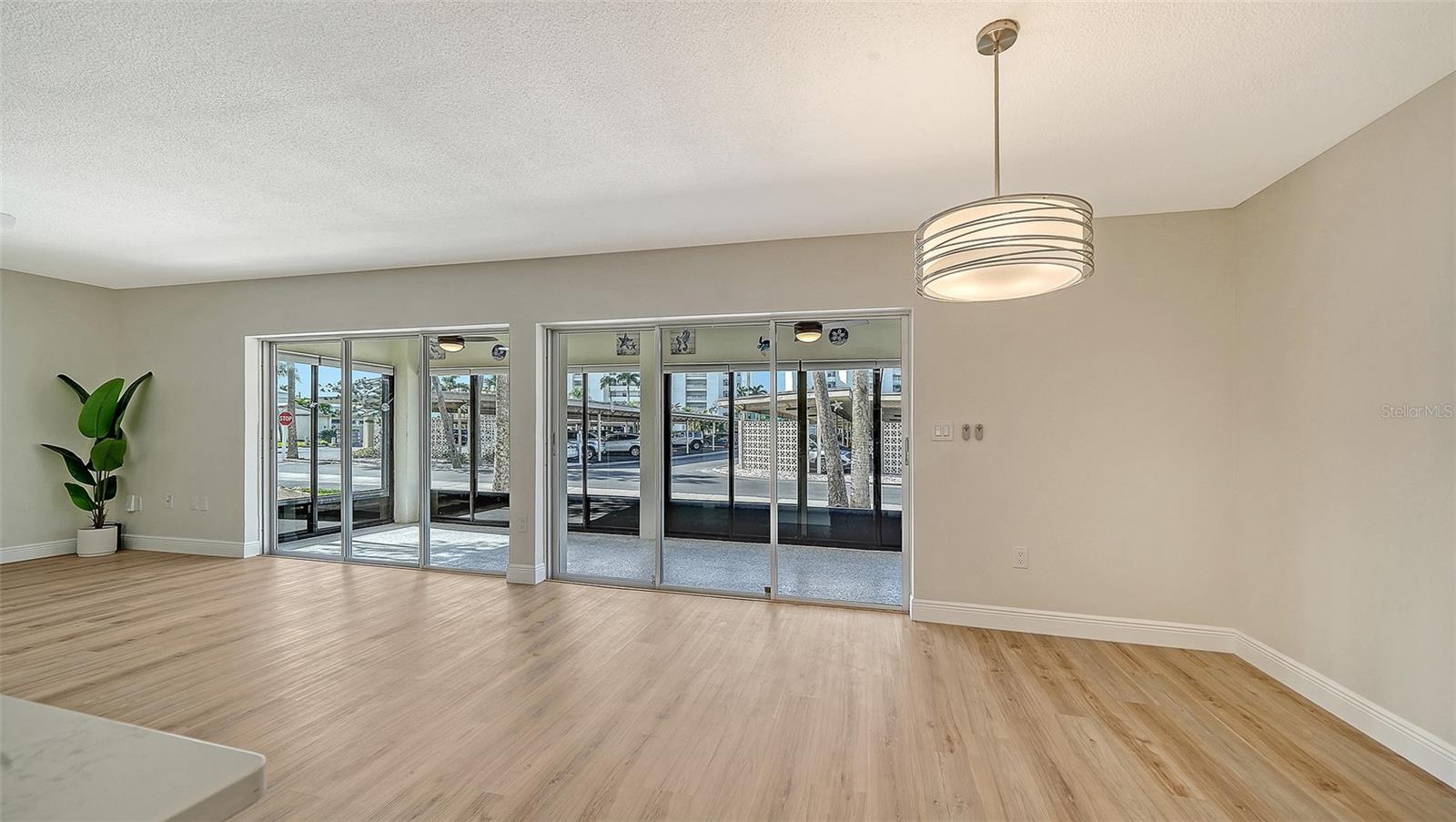 WHISPERING SANDS - Residential