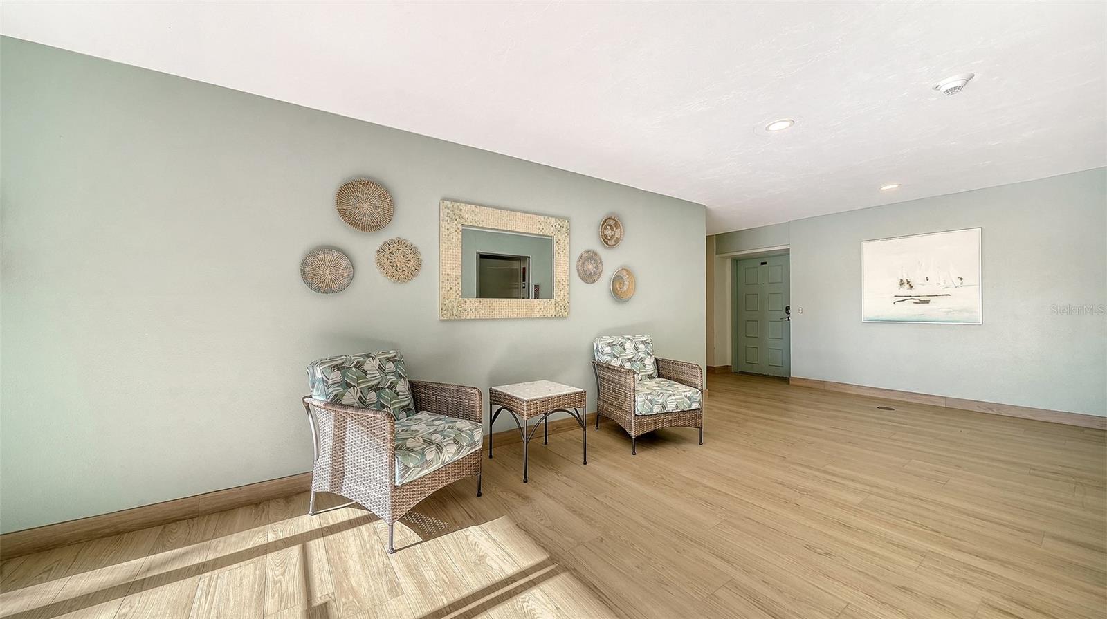 WHISPERING SANDS - Residential