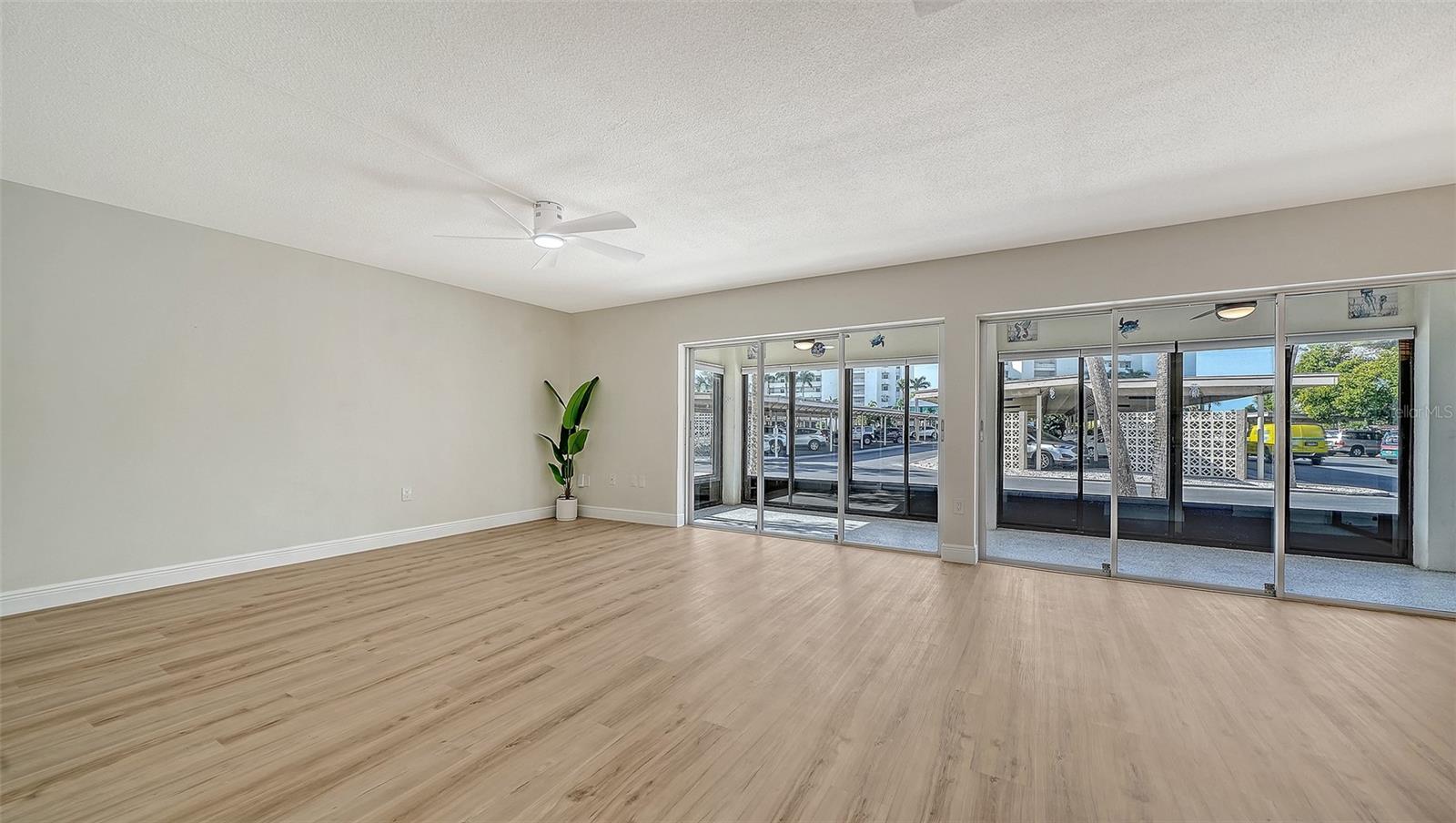 WHISPERING SANDS - Residential