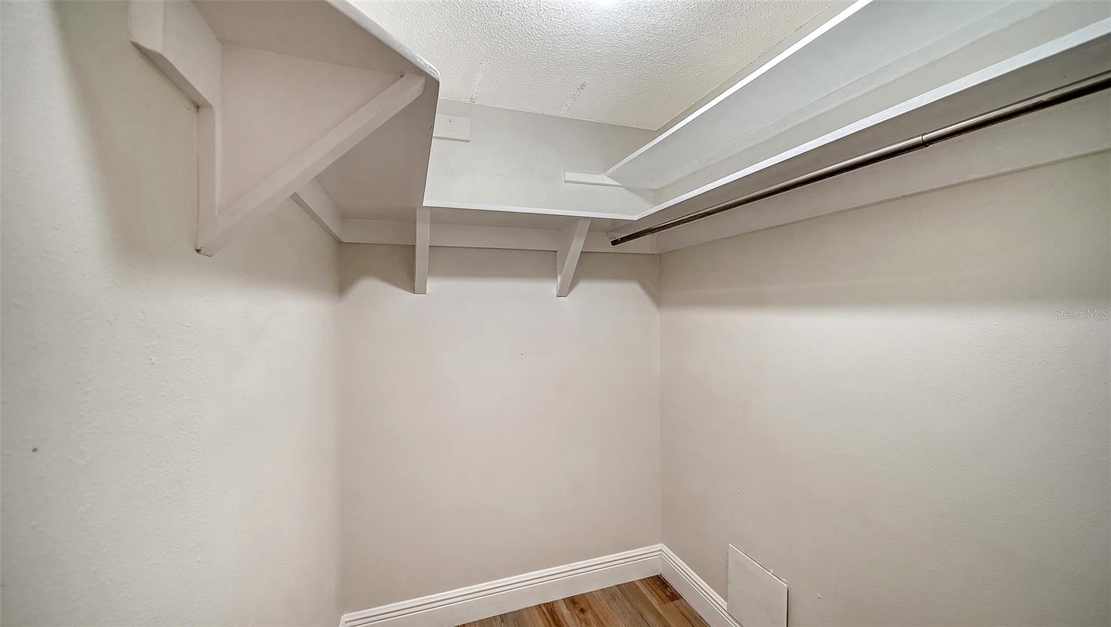 WHISPERING SANDS - Residential