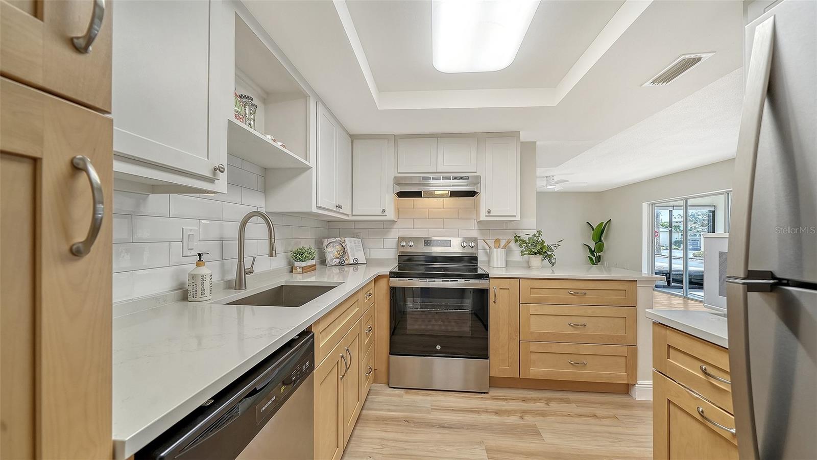 WHISPERING SANDS - Residential