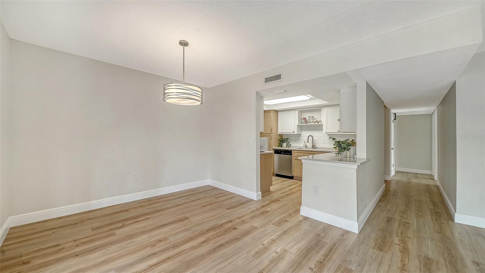 WHISPERING SANDS - Residential