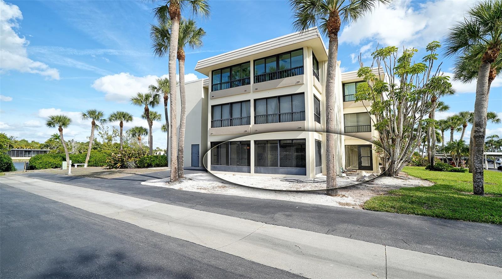 WHISPERING SANDS - Residential