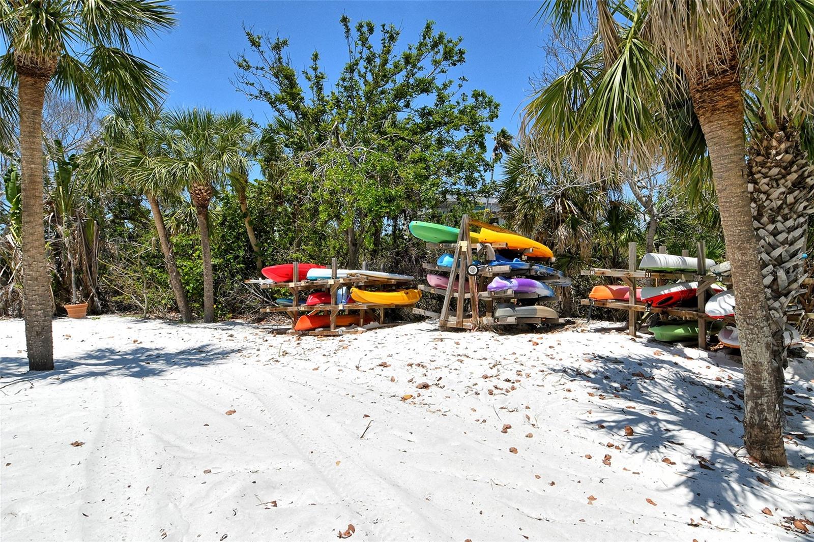 WHISPERING SANDS - Residential