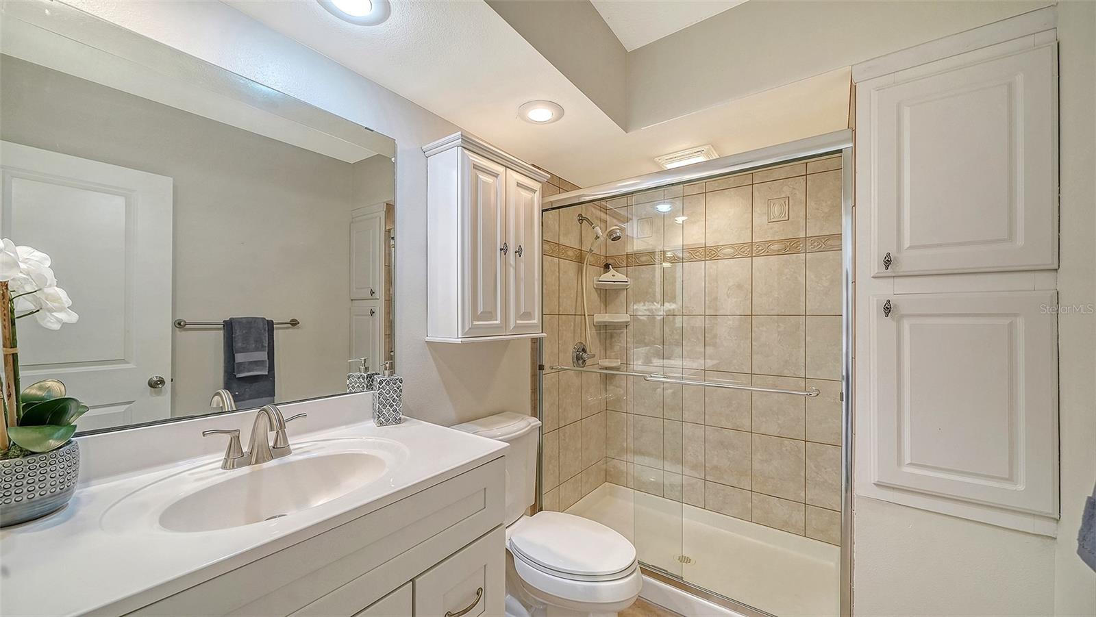 WHISPERING SANDS - Residential