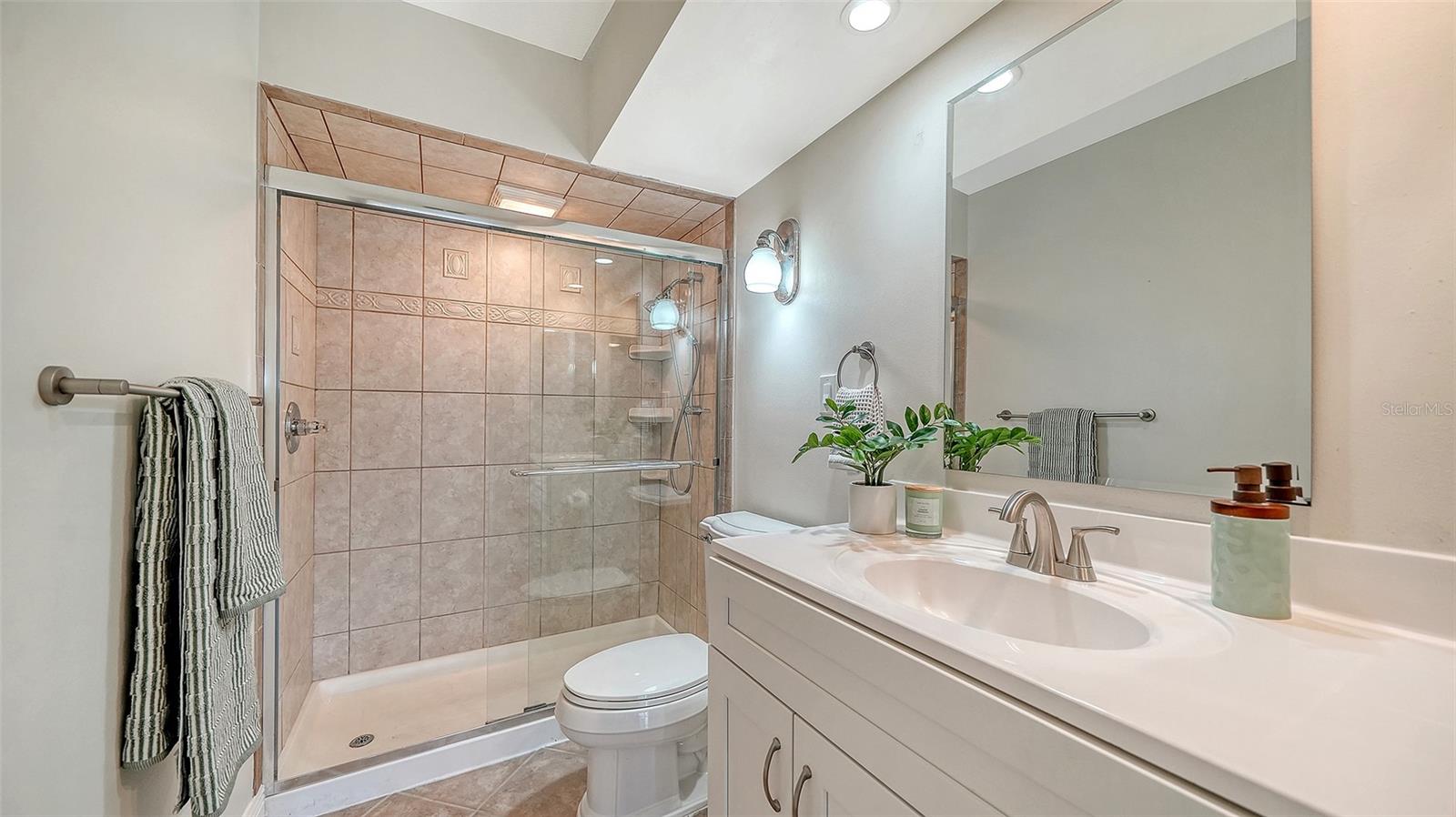 WHISPERING SANDS - Residential