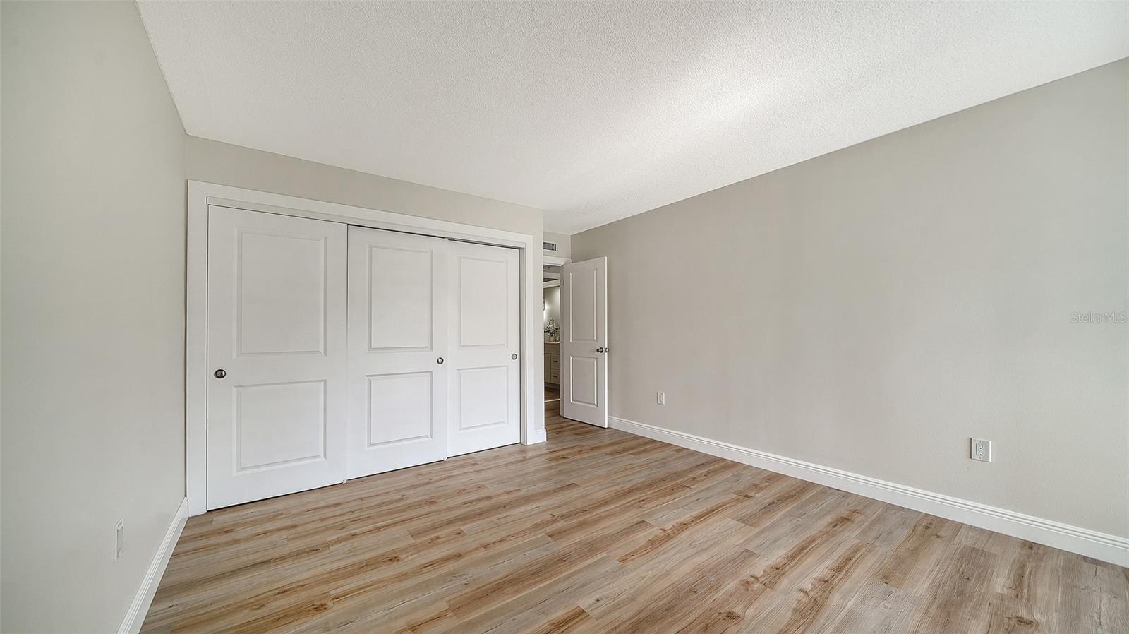 WHISPERING SANDS - Residential