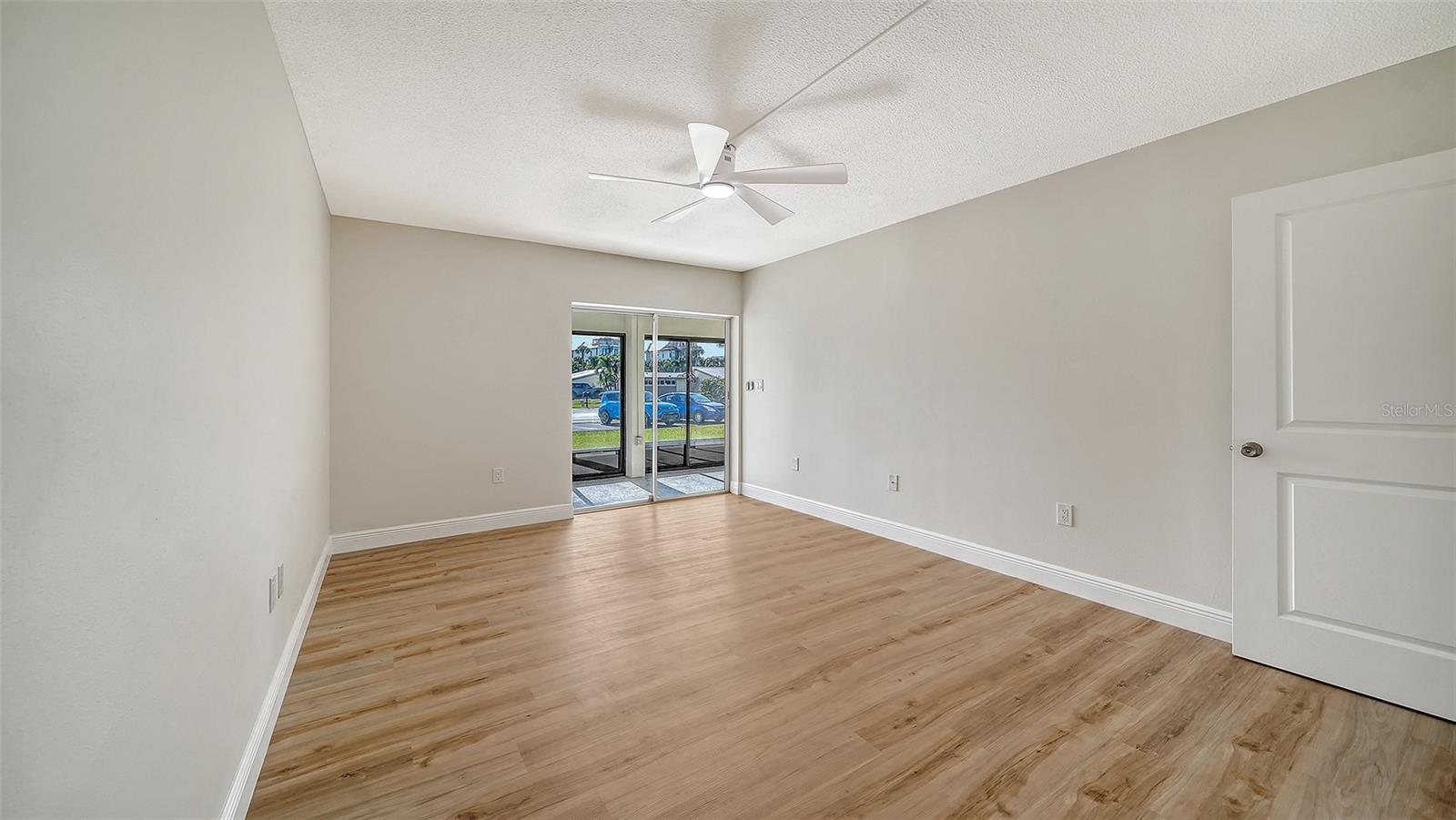 WHISPERING SANDS - Residential