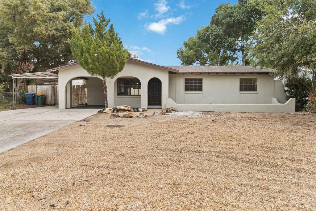 Photo of 608 Dora Avenue, Tavares, FL 32778 (MLS # O6374045)