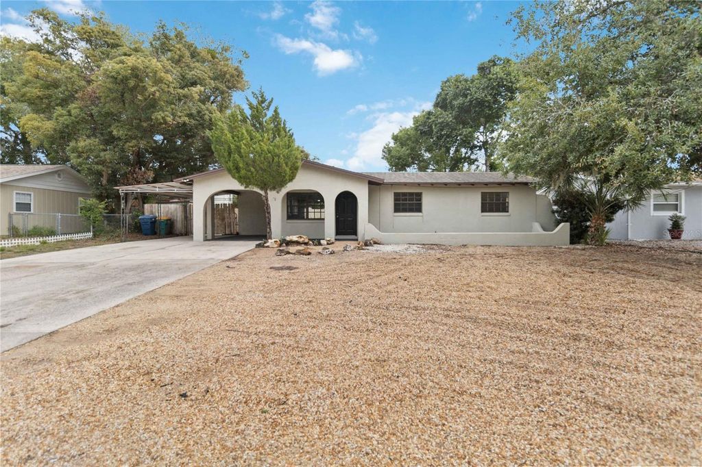 Photo of 608 Dora Avenue, Tavares, FL 32778 (MLS # O6374045)