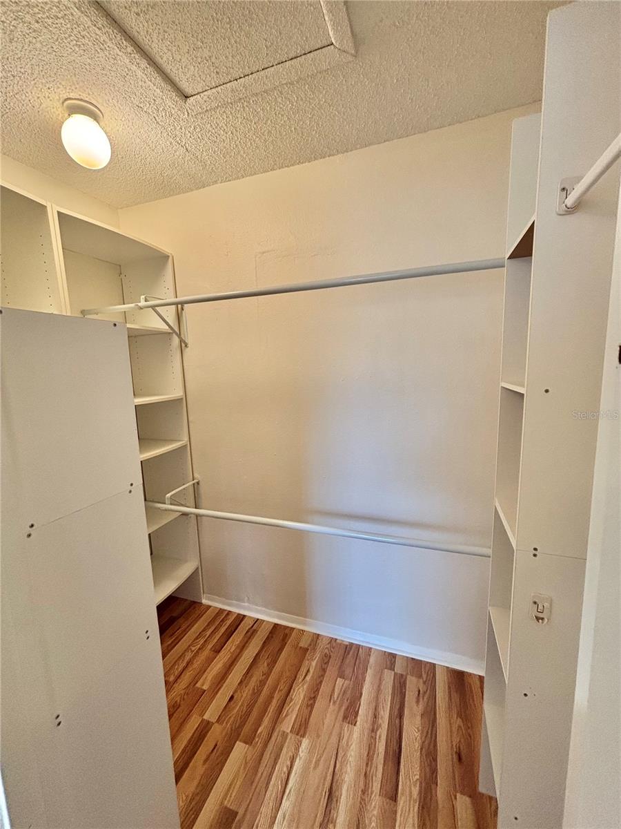 OAKWOOD - Residential