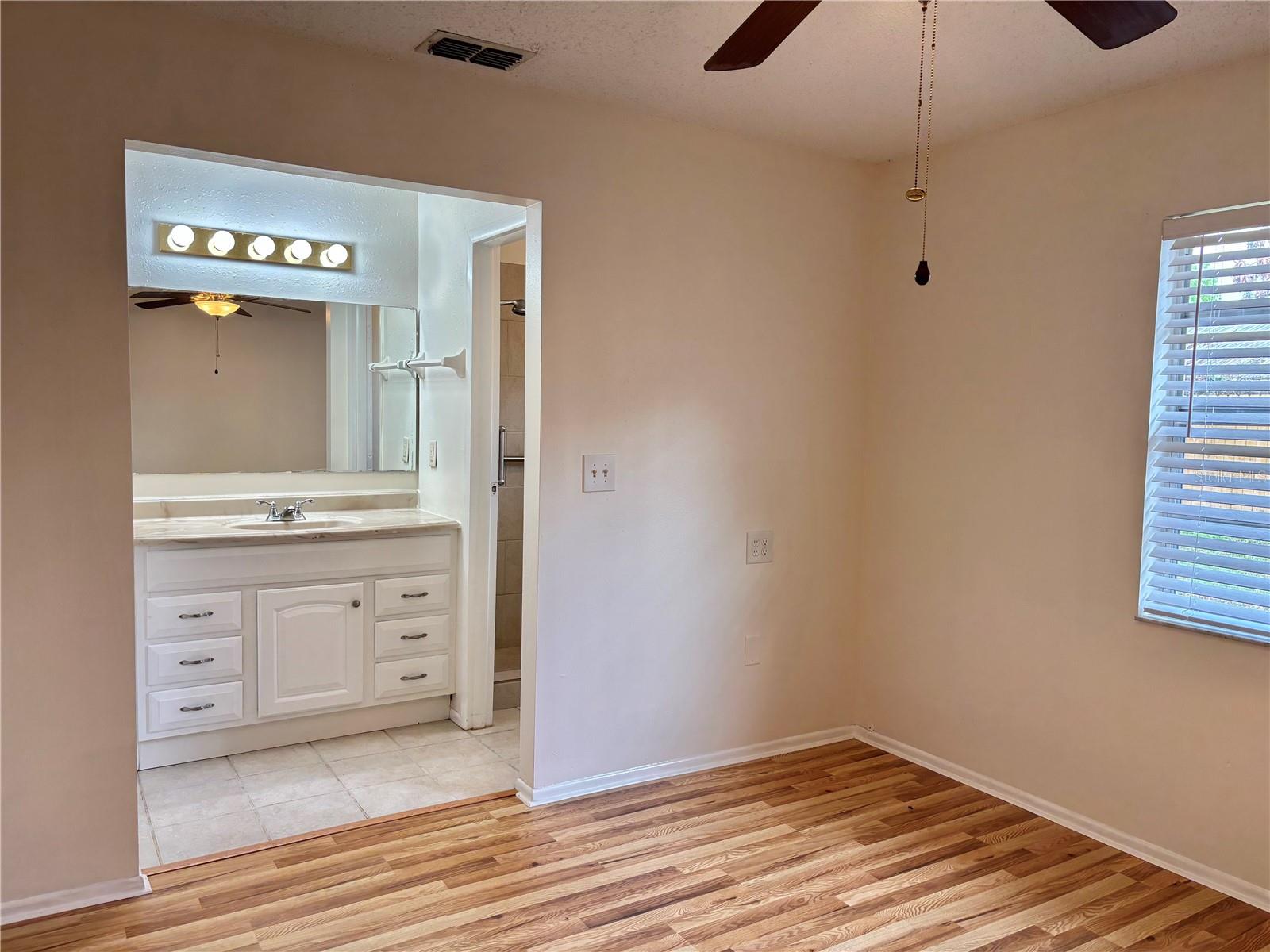 OAKWOOD - Residential