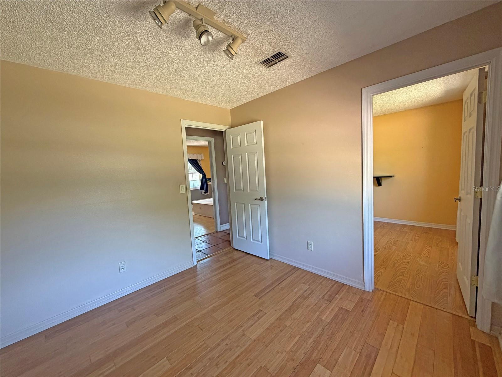 SILVER SPGS SHORES UN 25 - Residential