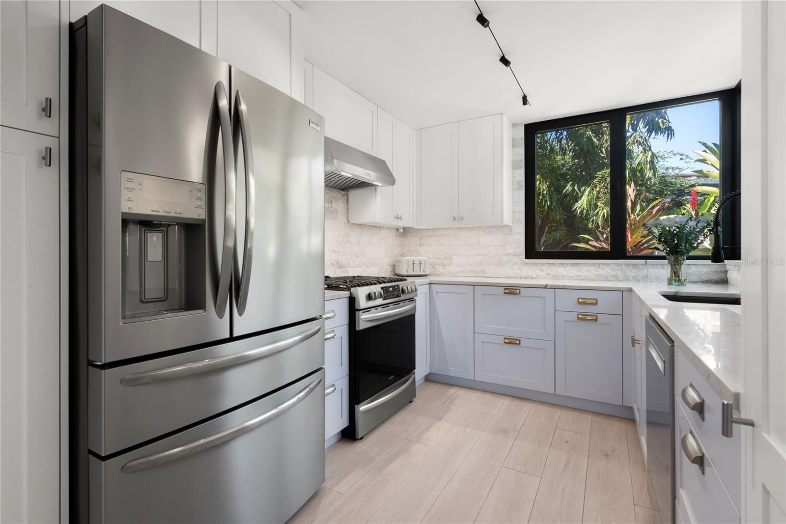 PASEO LAS VISTAS - Residential Lease