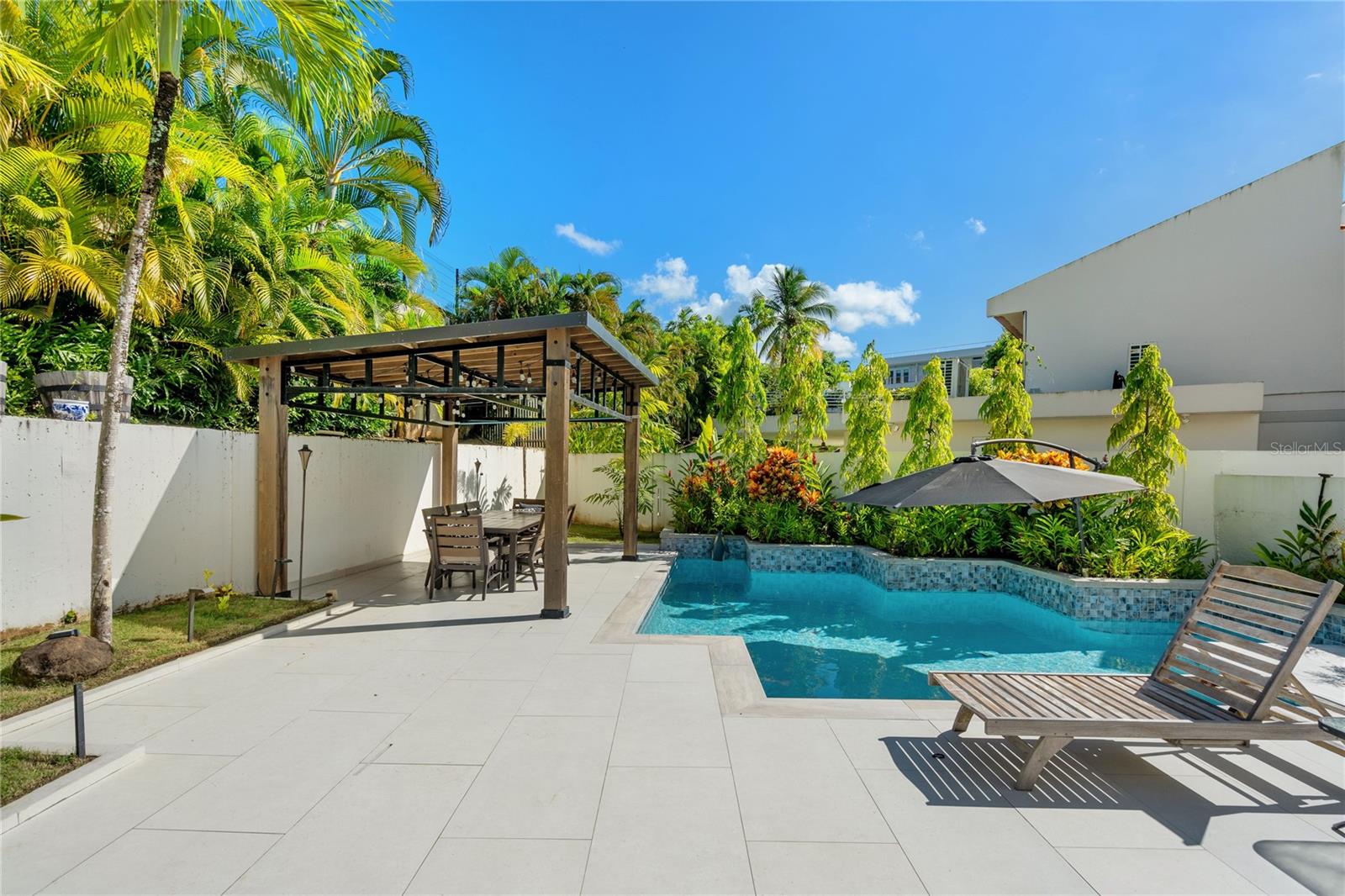 PASEO LAS VISTAS - Residential Lease