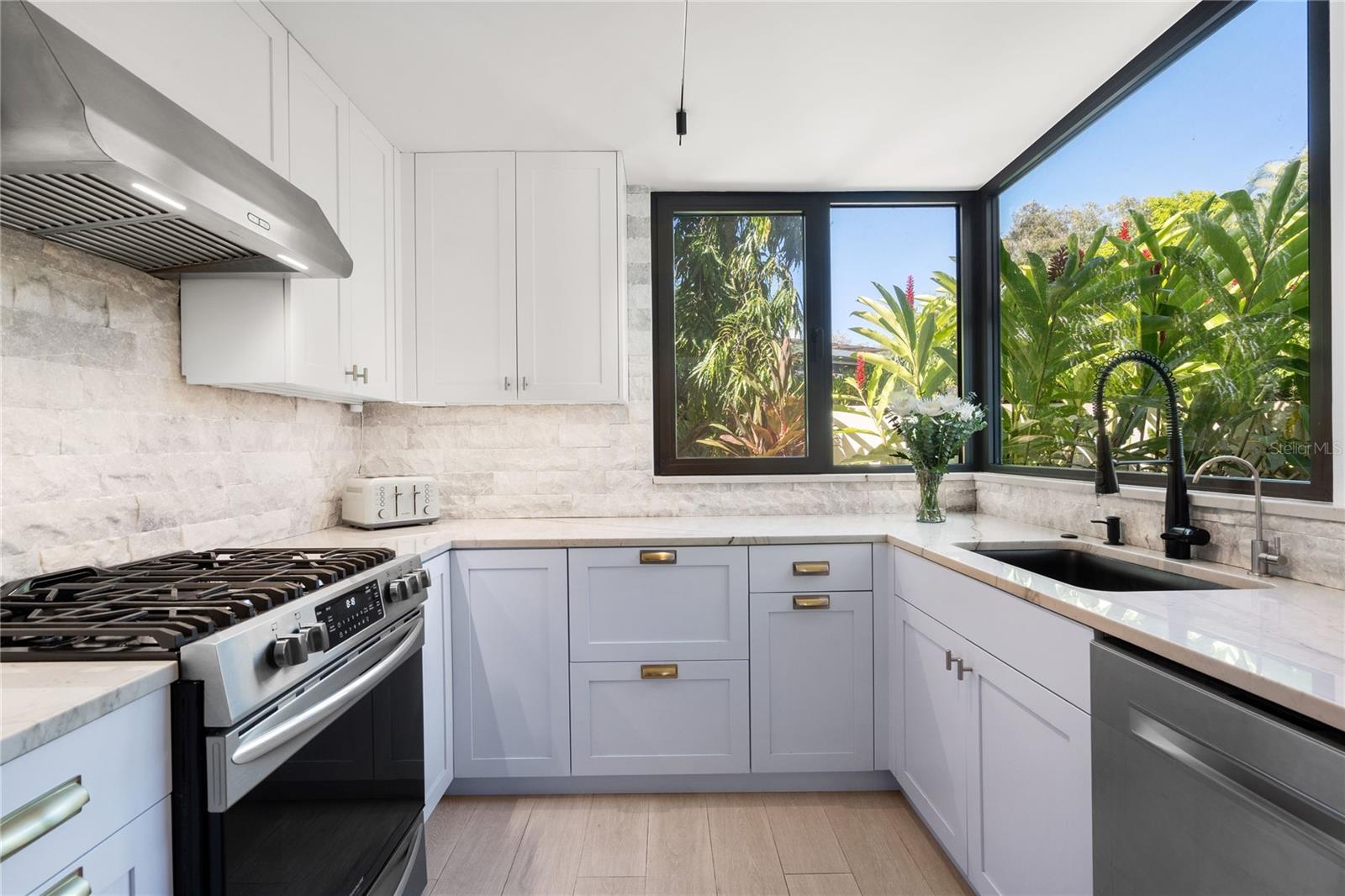 PASEO LAS VISTAS - Residential Lease