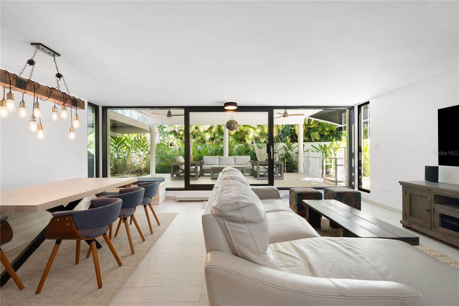 PASEO LAS VISTAS - Residential Lease