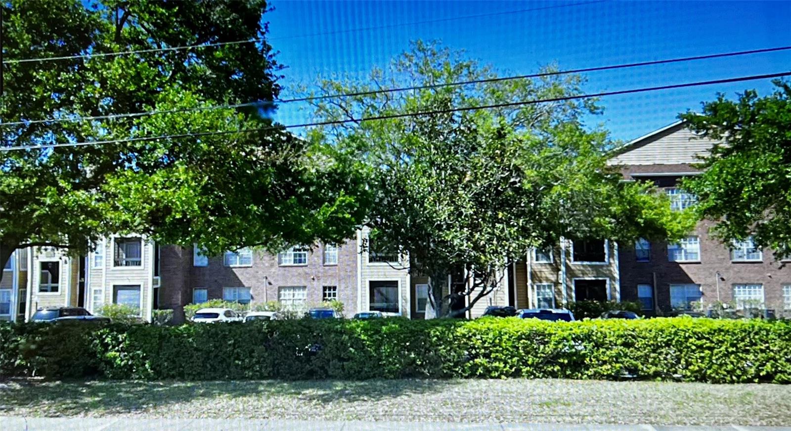 Nice 1/1 apartment on second floor, newer floors, newer appliances. Great for investors Rented for $1200 until 06-30-2026 ( amazing tenants)