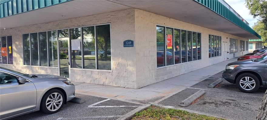 Great exposure to the high traffic count on Old Winter Garden Road. Colonial Drive, 408 Expressway and Orange Blossom Trail all within 1/2 mile and 2.5 miles to I4. 
Fourteen glass panels 3' x 6' for display and 10' high ceiling. Lots of parking.