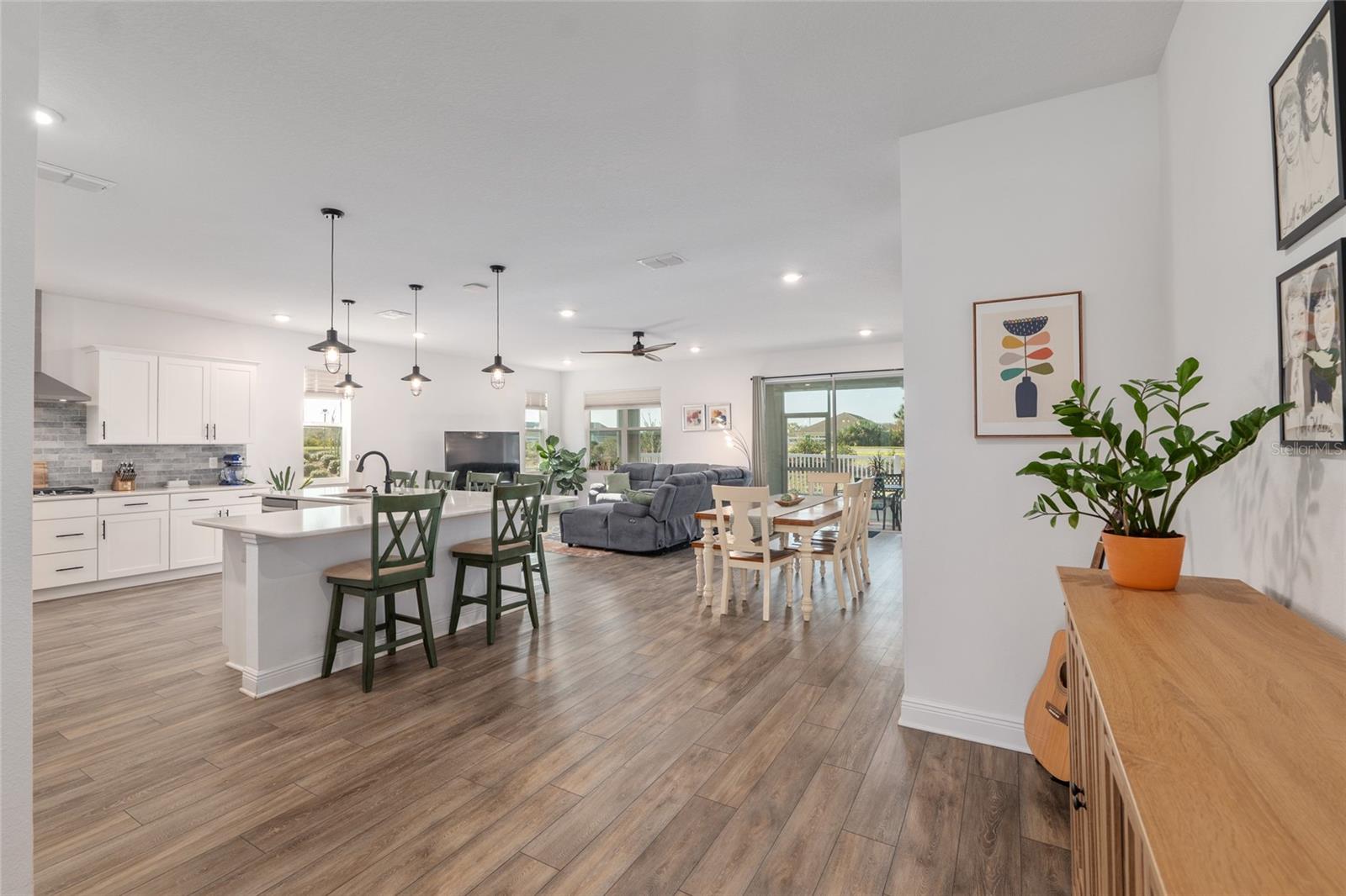 ON TOP OF THE WORLD - Residential