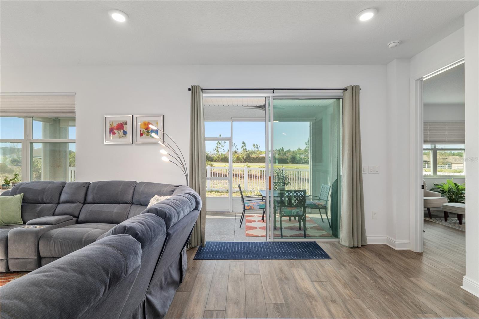 ON TOP OF THE WORLD - Residential