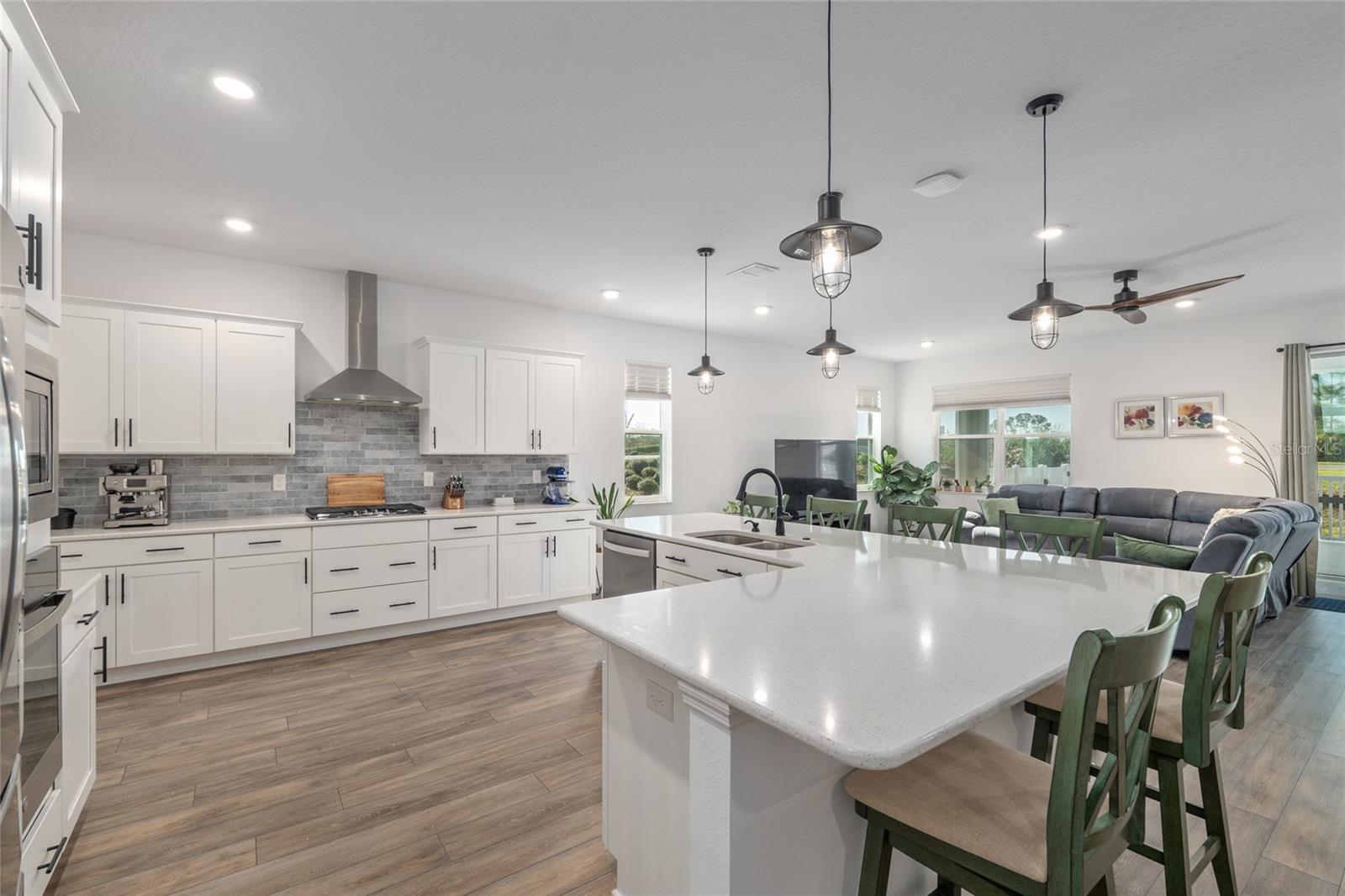 ON TOP OF THE WORLD - Residential