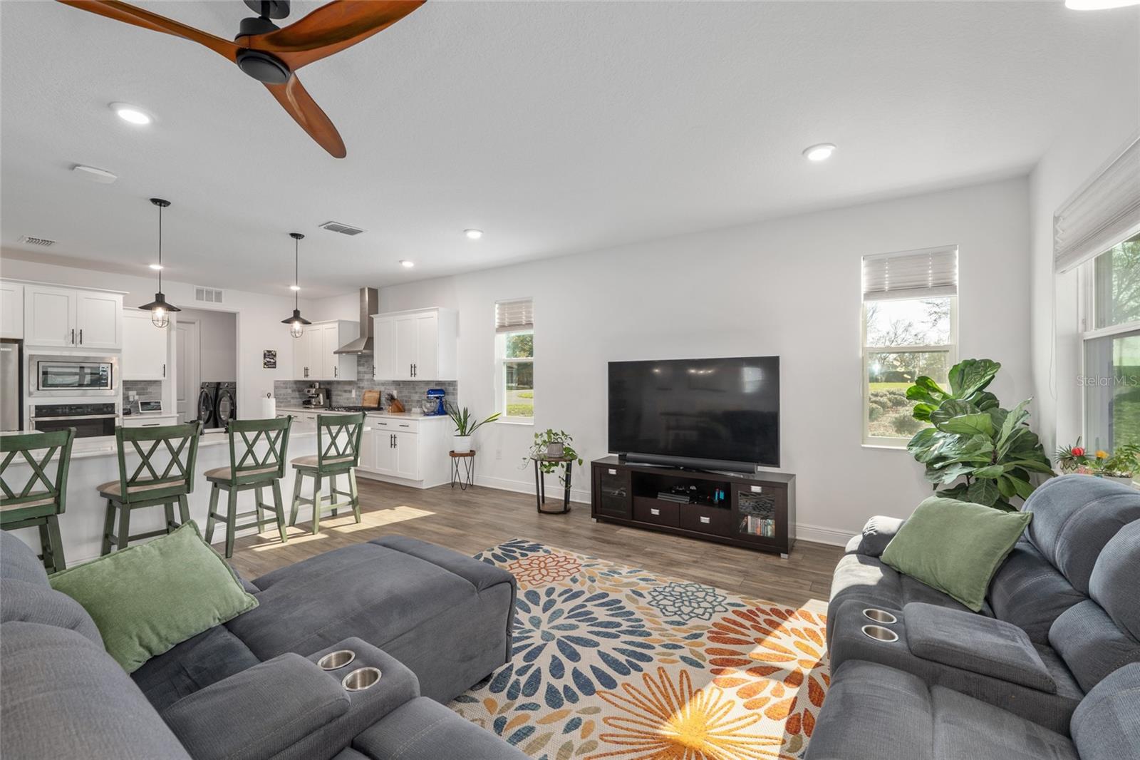 ON TOP OF THE WORLD - Residential