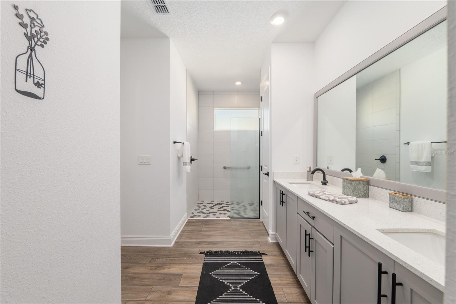 ON TOP OF THE WORLD - Residential